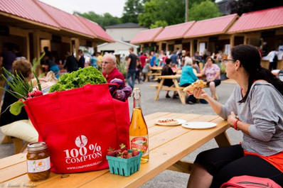 Sac écolo au marché public de Compton